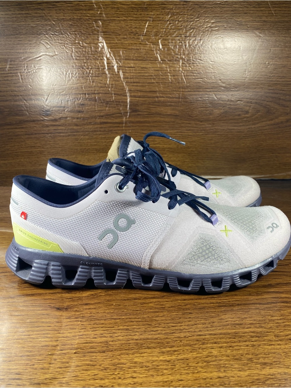 On Cloud x women’s shoe size 10